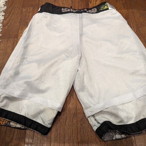 Board shorts, black and gold Size Large 12/14 - Picture 6 of 9